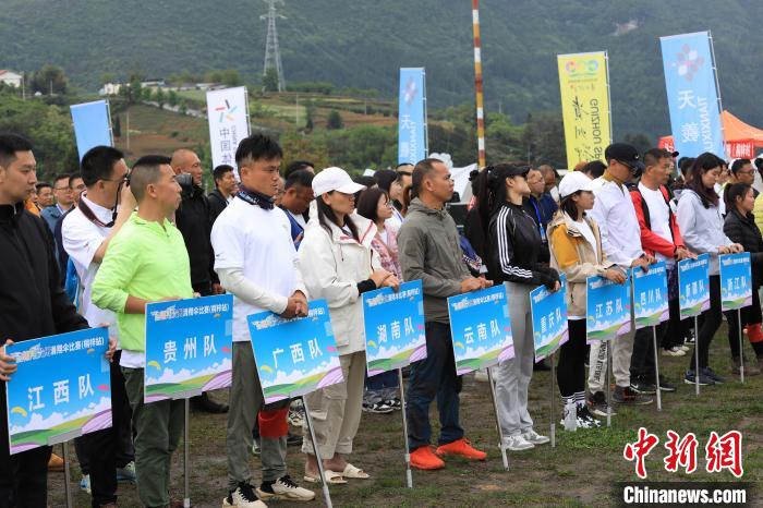 云南选手肖正权夺冠 新疆杨苗揽女子组冠军