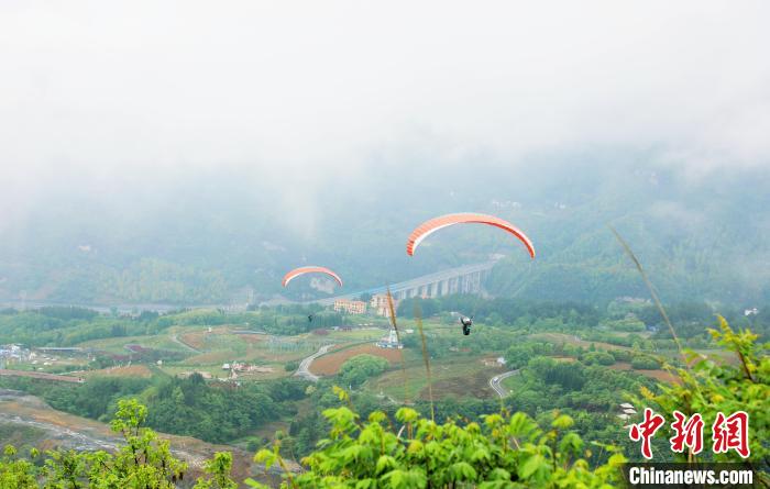 云南选手肖正权夺冠 新疆杨苗揽女子组冠军