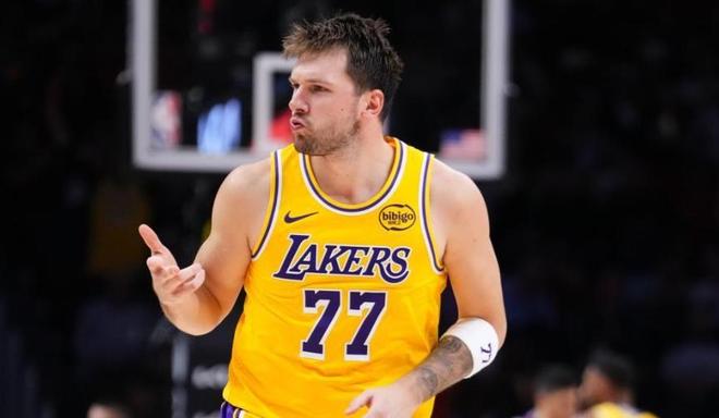 湖人客场逆转热火双星闪耀 八连胜奠定争冠基调