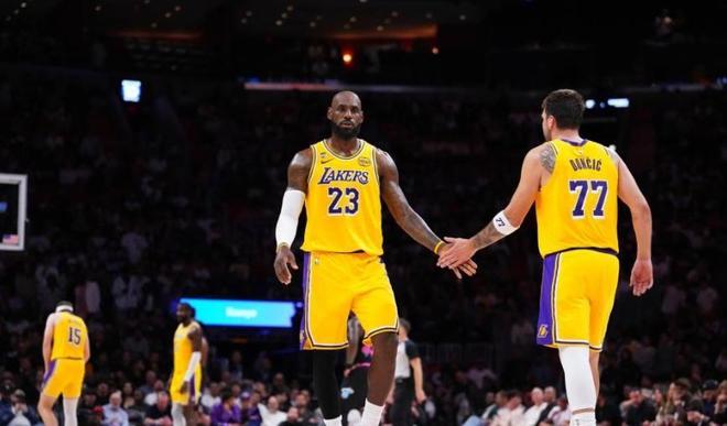 湖人客场逆转热火双星闪耀 八连胜奠定争冠基调