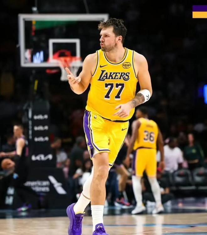 湖人客场逆转热火双星闪耀 八连胜奠定争冠基调